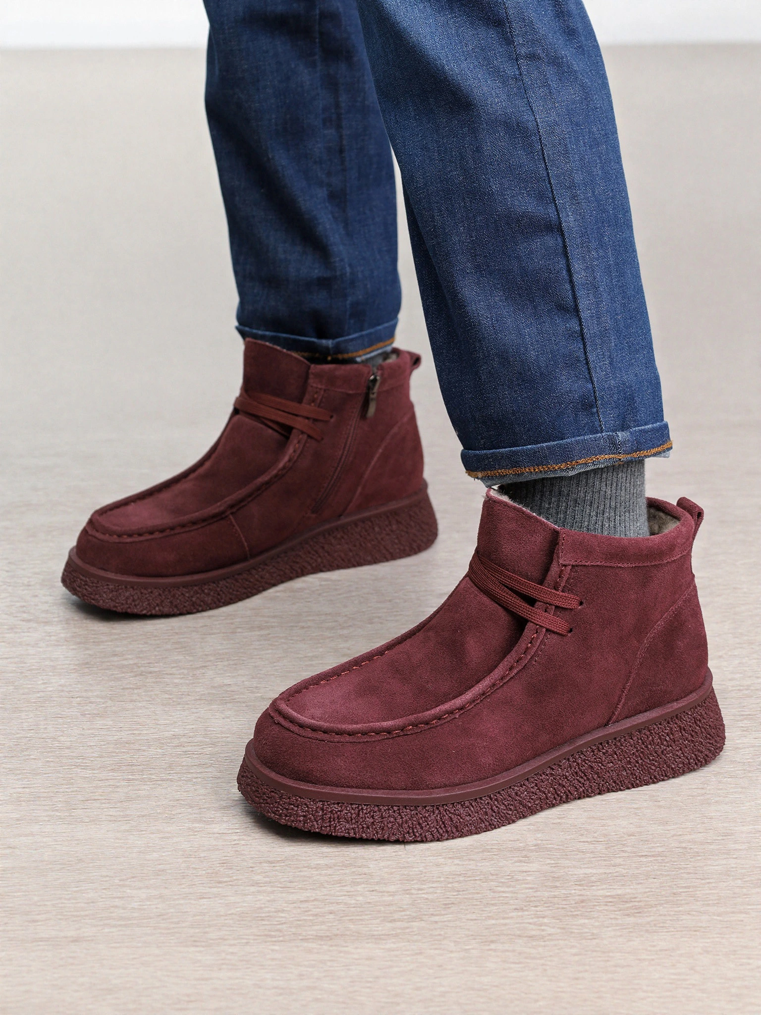 Ботинки бордового цвета из натуральной замшы на средней платформе